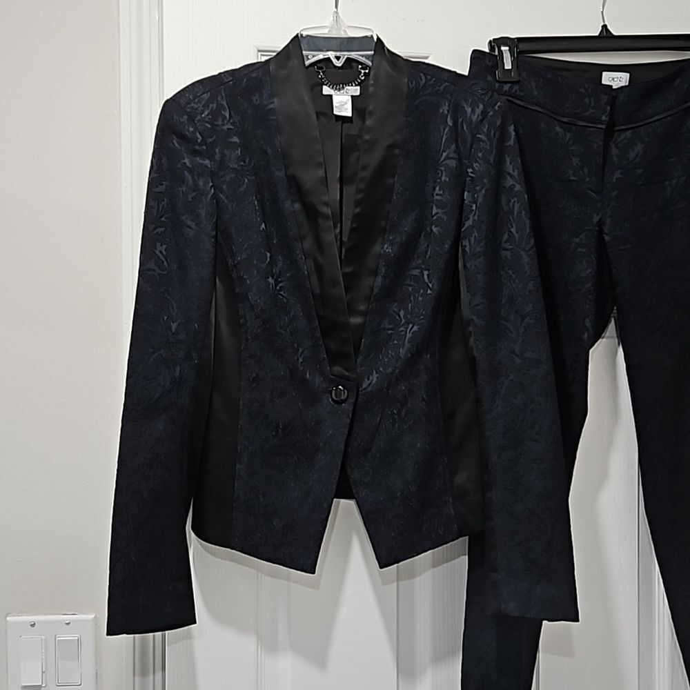 Cache Pantsuit Navy Blue Filigree Pattern - Picture 2 of 8